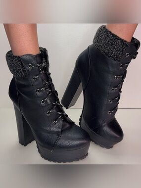 Like New ShoeDazzle Maysi Bootie
